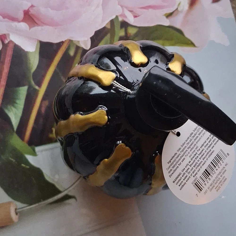 Pumpkin shaped soap dispenser NWT!